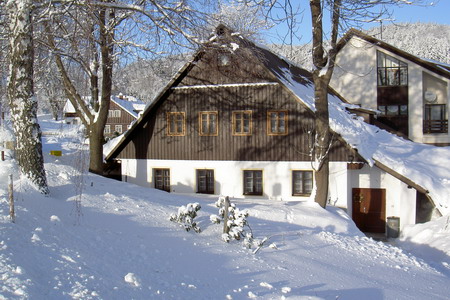 Zimní dovolená na horách - dovolená na chatě pod Bramberkem v Jizerských horách