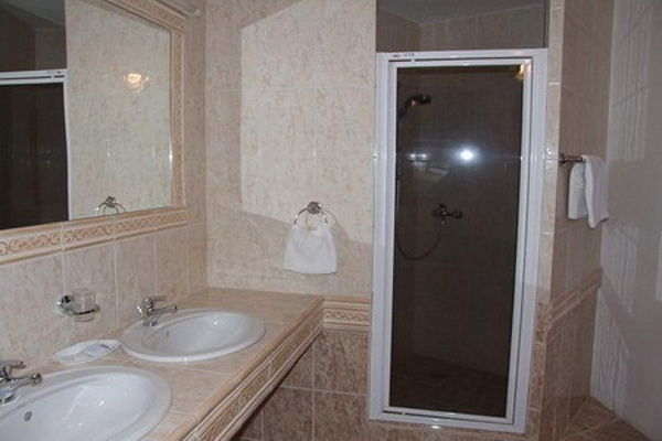 Ubytování Jizerské hory -  Hotel v Josefově Dole v Jizerských horách - koupelna