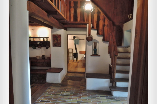 Ubytování - Jižní Čechy - Chalupa na samotě u lesa - hala a schodiště