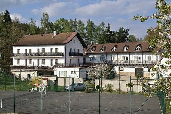 Ubytování jižní Čechy - Mlýn u rybníka - hřiště u penzionu