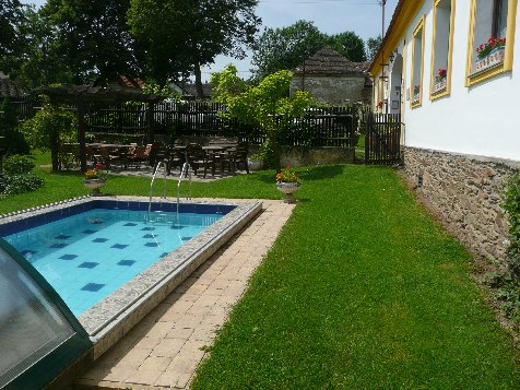 Ubytování Podblanicko - Apartmánový dům Blaník - pohled na bazén