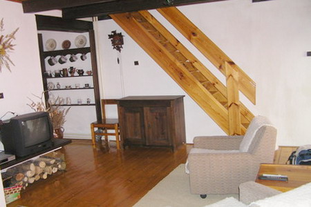 Ubytování - Šumava - Ubytování v apartmá v chalupě v Zátoni - schody do patra