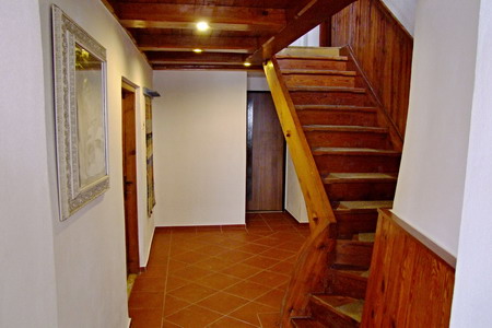 Ubytování - Šumava - Chalupa v Albrechticích - schodiště do ložnic