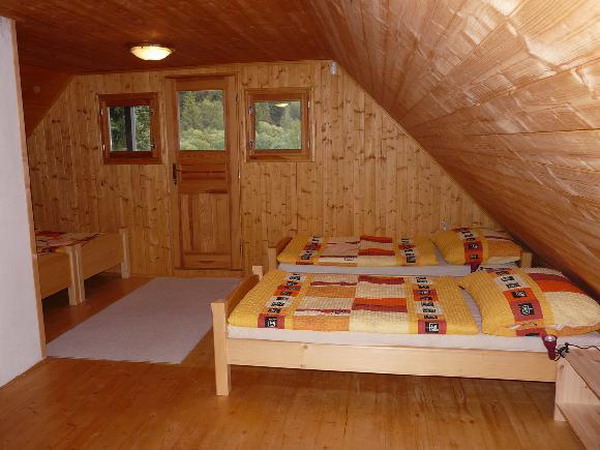 Ubytování - Šumava - Chalupa v Černé v Pošumaví - velká ložnice v podkroví
