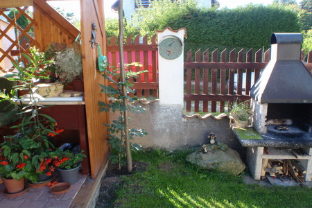 Ubytování Šumava - Domek v Nezdicích na Šumavě - gril na zahradě domu