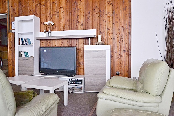 Ubytování - Chata u Karlova v Jeseníkách - společenská místnost - posezení u televize