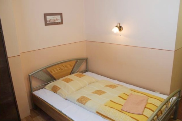 Ubytování - Strážné - Penzion ve Strážném v Krkonoších - malý dvoulůžkový pokoj, hlavní budova