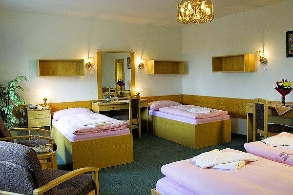 Ubytování Krušné hory - Hotel u rozhledny v Krušných horách - čtyřlůžkový pokoj
