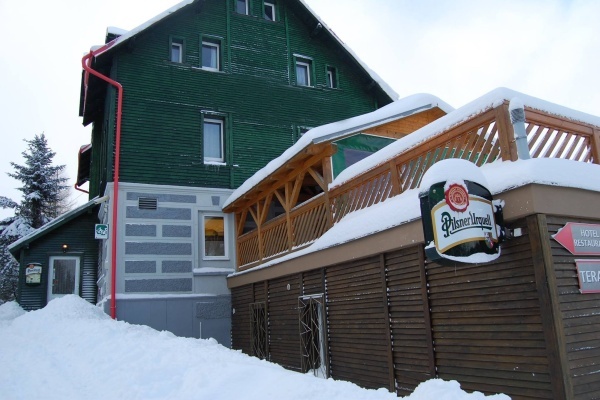 Ubytování Krušné hory - Hotel pod Klínovcem v Krušných horách - pohled zvenku - v zimě